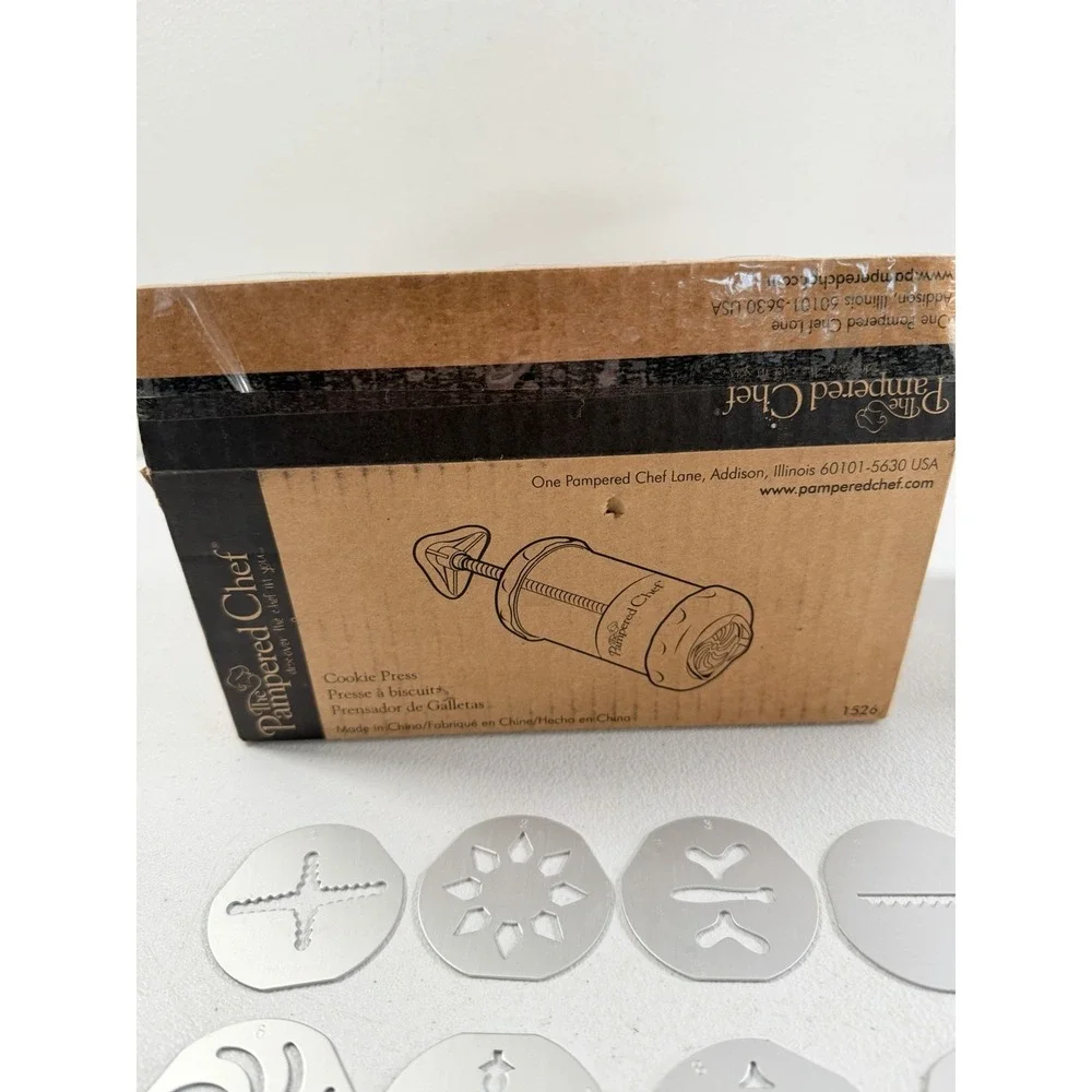 Pampered Chef Cookie Press 1526 W/ 10 Seasonal Shaped Discs New Open Box‎